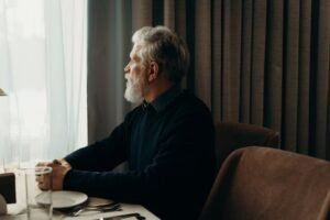 Living Alone with Dementia: Can Someone with Dementia Live Alone Safely