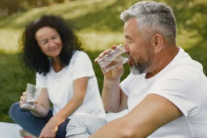 How Much Fluid Should a Dementia Patient Drink Each Day, dementia care at home, dementia care support guide