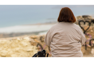 How Is Frontotemporal Dementia Different From Other Dementias? The biggest difference is the order in which symptoms appear. Alzheimer's disease usually begins with short term memory loss. FTD usually begins with changes in behaviour, personality, or speech, while memory often stays intact for longer. FTD also tends to affect younger people, often between 45 and 65.