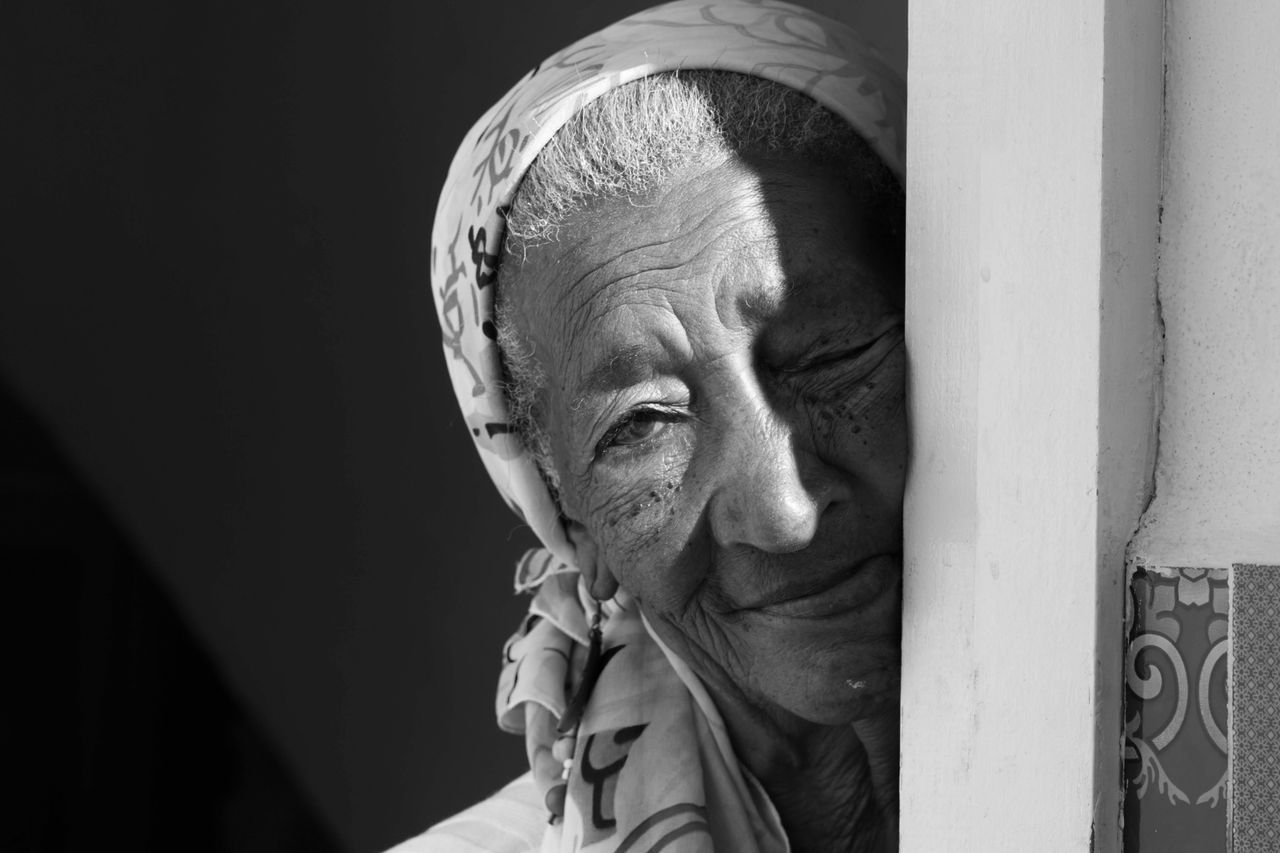 Living Alone With Vascular Dementia: Risks, Stages & Solutions