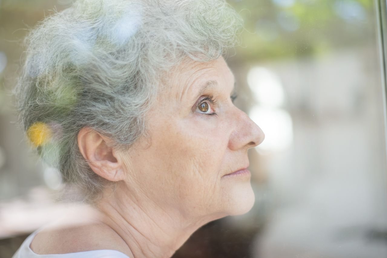 Alzheimer's disease often begins developing decades before symptoms appear, but around 95 percent of cases are linked to lifestyle rather than genetics. Regular resistance training, good sleep, blood pressure control, and targeted nutrition, including creatine and omega 3, can meaningfully lower risk. Women face a higher risk than men, largely tied to hormonal changes. This guide explains what the science says and what you can do about it, wherever in the world you live.