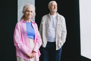 Why Ordinary Clothes Become a Daily Battle As dementia progresses, small tasks become hard work. Fine motor skills fade, so tiny buttons and stiff zips become nearly impossible to manage. Meanwhile, confusion about the order of dressing can lead to distress or refusal.